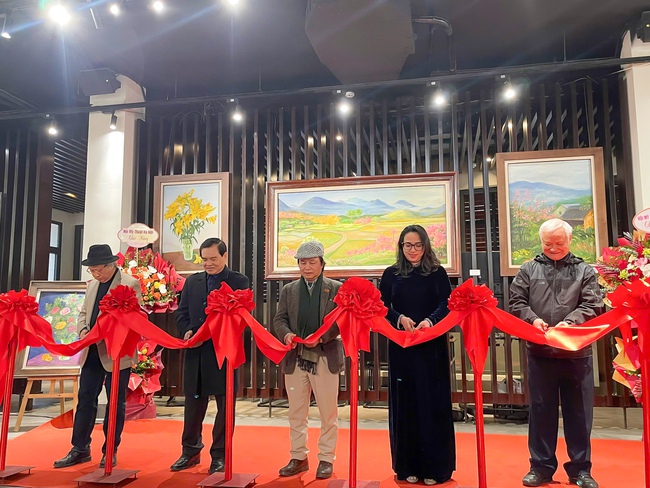 "Chào Xuân Bính Ngọ 2026": lan tỏa sắc xuân trong lòng Phố cổ Hà Nội - Ảnh 1.