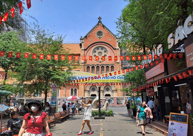 TP.HCM: Lễ hội Đường sách Tết Bính Ngọ năm 2026 chủ đề "Xuân hội tụ - Vững bước vươn mình" - Ảnh 1.