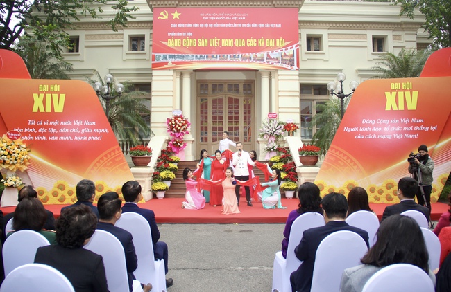 Ảnh: Triển lãm 800 tư liệu “Đảng Cộng sản Việt Nam qua các kỳ Đại hội” chào mừng thành công Đại hội lần thứ XIV của Đảng - Ảnh 13. Ảnh: Triển lãm 800 tư liệu “Đảng Cộng sản Việt Nam qua các kỳ Đại hội” chào mừng thành công Đại hội lần thứ XIV của Đảng - Ảnh 13.