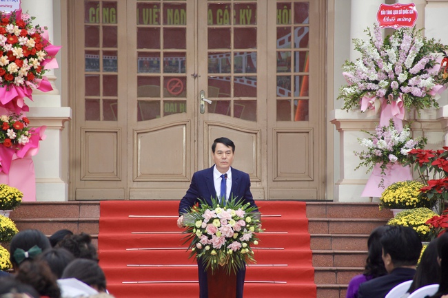 Khai mạc Triển lãm tư liệu “Đảng Cộng sản Việt Nam qua các kỳ Đại hội” - Ảnh 2.