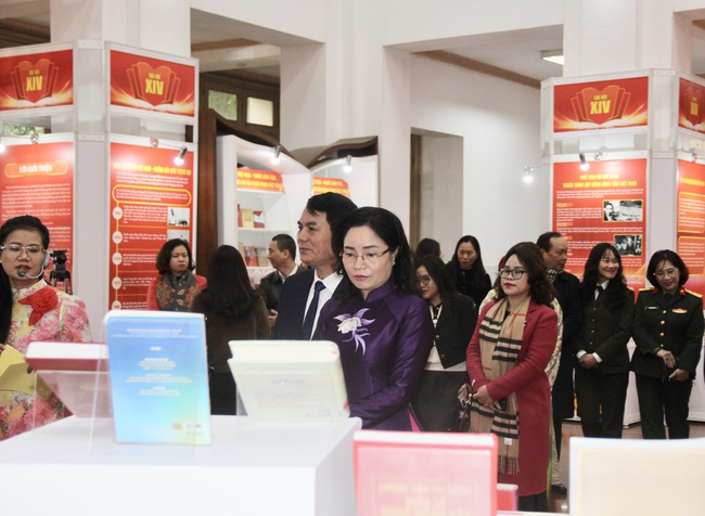 Ảnh: Triển lãm 800 tư liệu “Đảng Cộng sản Việt Nam qua các kỳ Đại hội” chào mừng thành công Đại hội lần thứ XIV của Đảng - Ảnh 4. Ảnh: Triển lãm 800 tư liệu “Đảng Cộng sản Việt Nam qua các kỳ Đại hội” chào mừng thành công Đại hội lần thứ XIV của Đảng - Ảnh 4.