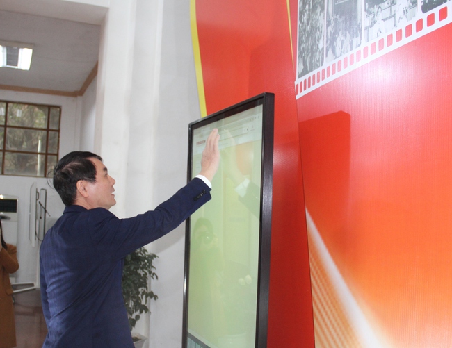 Ảnh: Triển lãm 800 tư liệu “Đảng Cộng sản Việt Nam qua các kỳ Đại hội” chào mừng thành công Đại hội lần thứ XIV của Đảng - Ảnh 11. Ảnh: Triển lãm 800 tư liệu “Đảng Cộng sản Việt Nam qua các kỳ Đại hội” chào mừng thành công Đại hội lần thứ XIV của Đảng - Ảnh 11.