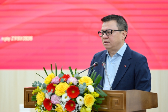 Trao 40.000 báo Xuân Bính Ngọ 2026 tới cán bộ, chiến sĩ biên giới và hải đảo - Ảnh 1. Trao 40.000 báo Xuân Bính Ngọ 2026 tới cán bộ, chiến sĩ biên giới và hải đảo - Ảnh 1.