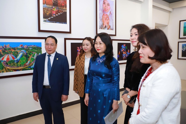 Khai mạc Triển lãm ảnh Mừng Đảng, Mừng Xuân và Chào mừng thành công Đại hội lần thứ XIV của Đảng - Ảnh 3. Khai mạc Triển lãm ảnh Mừng Đảng, Mừng Xuân và Chào mừng thành công Đại hội lần thứ XIV của Đảng - Ảnh 3.