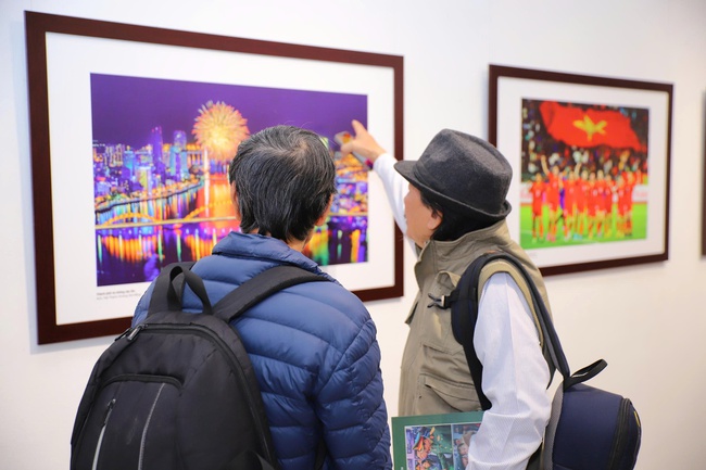 Khai mạc Triển lãm ảnh Mừng Đảng, Mừng Xuân và Chào mừng thành công Đại hội lần thứ XIV của Đảng - Ảnh 7. Khai mạc Triển lãm ảnh Mừng Đảng, Mừng Xuân và Chào mừng thành công Đại hội lần thứ XIV của Đảng - Ảnh 7.