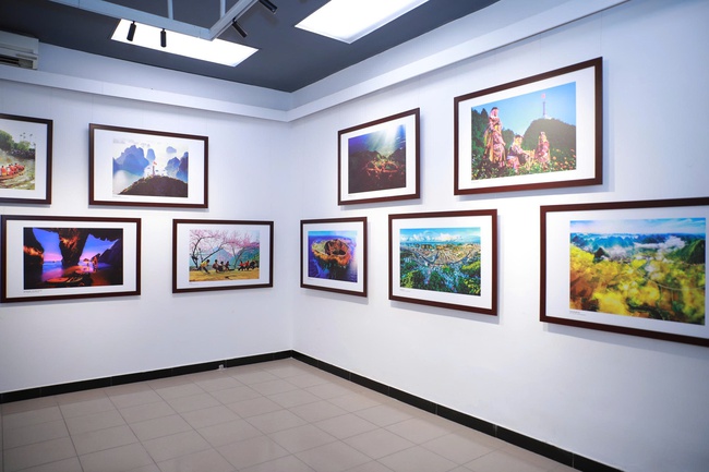 Khai mạc Triển lãm ảnh Mừng Đảng, Mừng Xuân và Chào mừng thành công Đại hội lần thứ XIV của Đảng - Ảnh 4. Khai mạc Triển lãm ảnh Mừng Đảng, Mừng Xuân và Chào mừng thành công Đại hội lần thứ XIV của Đảng - Ảnh 4.