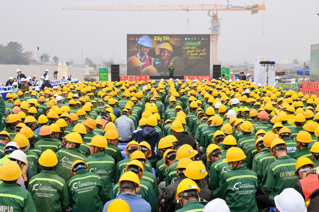 "Xây Tết" cho hơn 1.100 công nhân xây dựng tại Hà Nội - Ảnh 1. "Xây Tết" cho hơn 1.100 công nhân xây dựng tại Hà Nội - Ảnh 1.