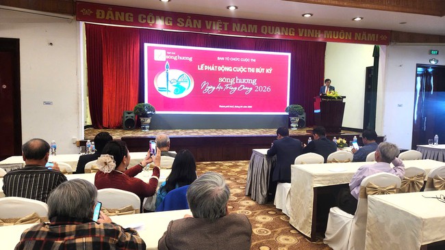 Phát động cuộc thi Bút ký "Sông Hương - Ngày hội trùng dương" - Ảnh 1.