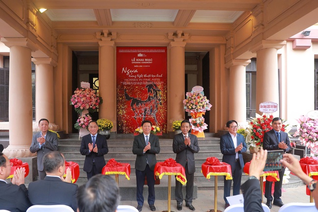 Trưng bày 60 tác phẩm tại triển lãm "Ngựa trong nghệ thuật tạo hình" - Ảnh 2.