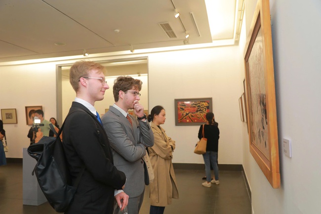 Trưng bày 60 tác phẩm tại triển lãm "Ngựa trong nghệ thuật tạo hình" - Ảnh 8.