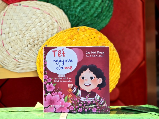 "Tết ngày xưa của mẹ"- tập thơ thiếu nhi đậm dấu ấn hoài niệm về Tết tuổi thơ - Ảnh 1. "Tết ngày xưa của mẹ"- tập thơ thiếu nhi đậm dấu ấn hoài niệm về Tết tuổi thơ - Ảnh 1.