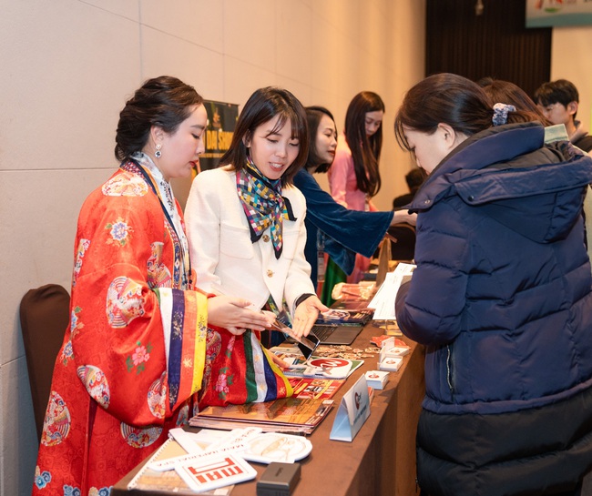 Giới thiệu du lịch và xúc tiến mở đường bay Hàn Quốc - Huế - Ảnh 3.