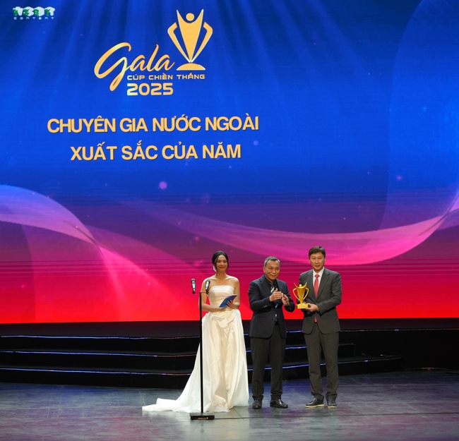 Gala Cúp Chiến Thắng lần thứ 9: U22 Việt Nam giành danh hiệu “Đội tuyển của năm” 2025 - Ảnh 2. Gala Cúp Chiến Thắng lần thứ 9: U22 Việt Nam giành danh hiệu “Đội tuyển của năm” 2025 - Ảnh 2.