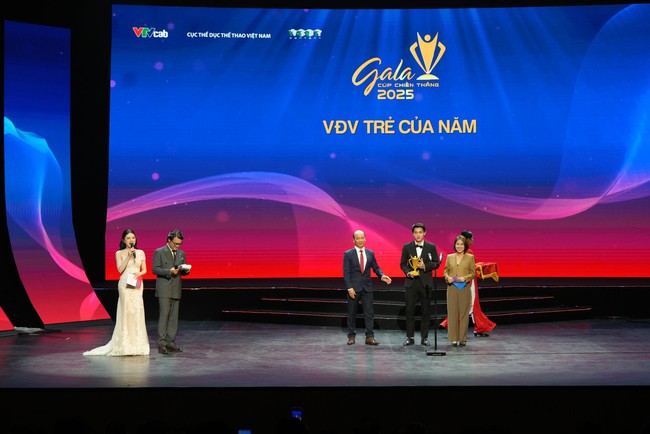 Gala Cúp Chiến Thắng lần thứ 9: U22 Việt Nam giành danh hiệu “Đội tuyển của năm” 2025 - Ảnh 3. Gala Cúp Chiến Thắng lần thứ 9: U22 Việt Nam giành danh hiệu “Đội tuyển của năm” 2025 - Ảnh 3.