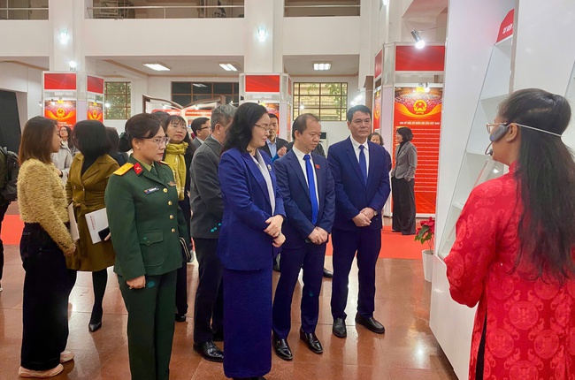 Khai mạc Triển lãm tư liệu "Quốc hội Việt Nam-Hành trình 80 năm xây dựng và phát triển" - Ảnh 2.