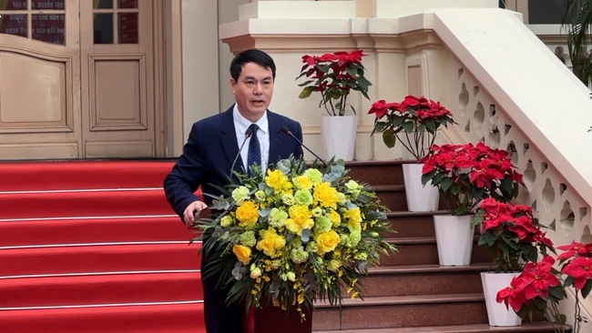 Khai mạc Triển lãm tư liệu "Quốc hội Việt Nam - Hành trình 80 năm xây dựng và phát triển" - Ảnh 2.