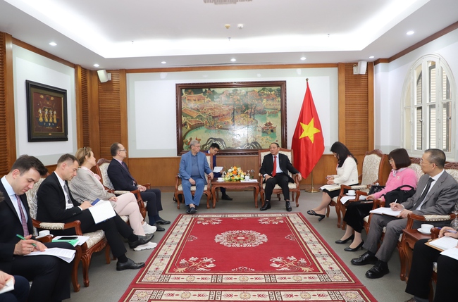 Bộ trưởng Nguyễn Văn Hùng tiếp Chủ tịch Hội đồng quản trị Tập đoàn AFK Sistema của Nga - Ảnh 4. Bộ trưởng Nguyễn Văn Hùng tiếp Chủ tịch Hội đồng quản trị Tập đoàn AFK Sistema của Nga - Ảnh 4.