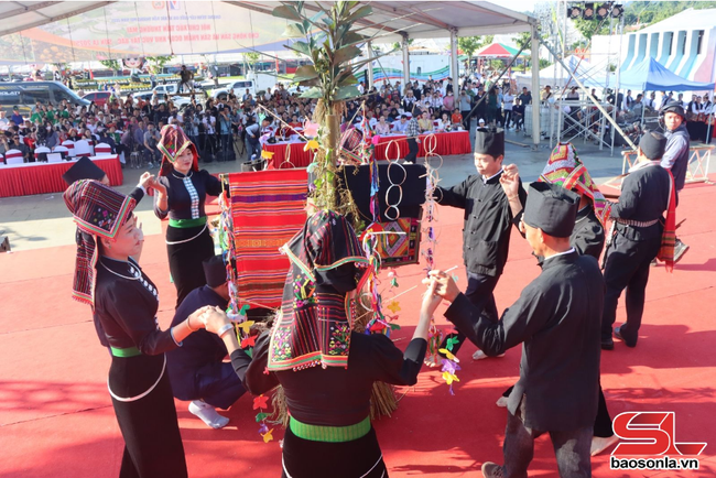 Sơn La: 07 lễ hội truyền thống các dân tộc thiểu số được bảo tồn, khai thác phục vụ phát triển du lịch trong năm 2025 - Ảnh 1. Sơn La: 07 lễ hội truyền thống các dân tộc thiểu số được bảo tồn, khai thác phục vụ phát triển du lịch trong năm 2025 - Ảnh 1.