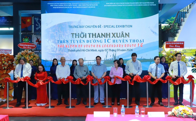 Khai mạc triển lãm trưng bày chuyên đề “Thời thanh xuân trên tuyến đường 1C huyền thoại” - Ảnh 1.