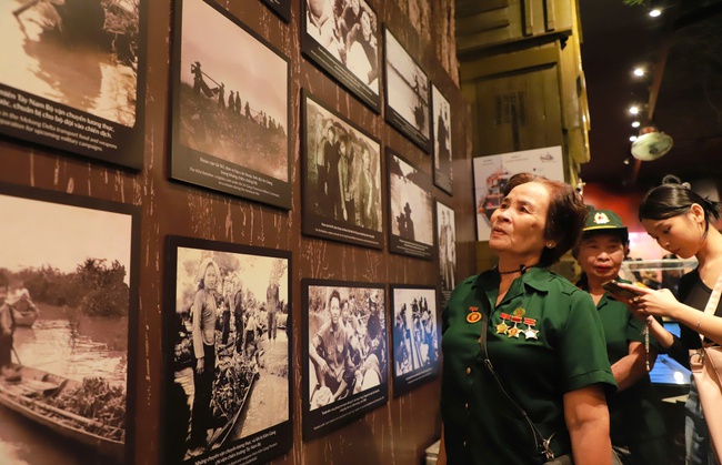 Khai mạc triển lãm trưng bày chuyên đề “Thời thanh xuân trên tuyến đường 1C huyền thoại” - Ảnh 9.
