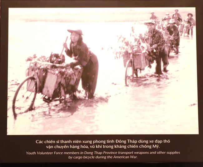 Khai mạc triển lãm trưng bày chuyên đề “Thời thanh xuân trên tuyến đường 1C huyền thoại” - Ảnh 15.