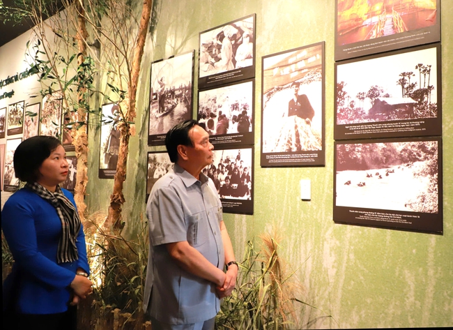 Khai mạc triển lãm trưng bày chuyên đề “Thời thanh xuân trên tuyến đường 1C huyền thoại” - Ảnh 6.