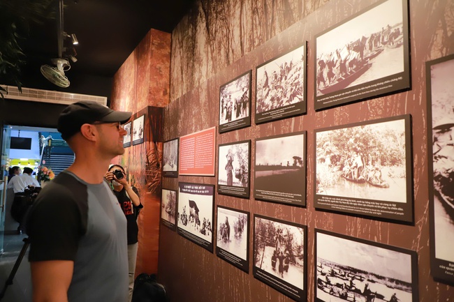 Khai mạc triển lãm trưng bày chuyên đề “Thời thanh xuân trên tuyến đường 1C huyền thoại” - Ảnh 13.