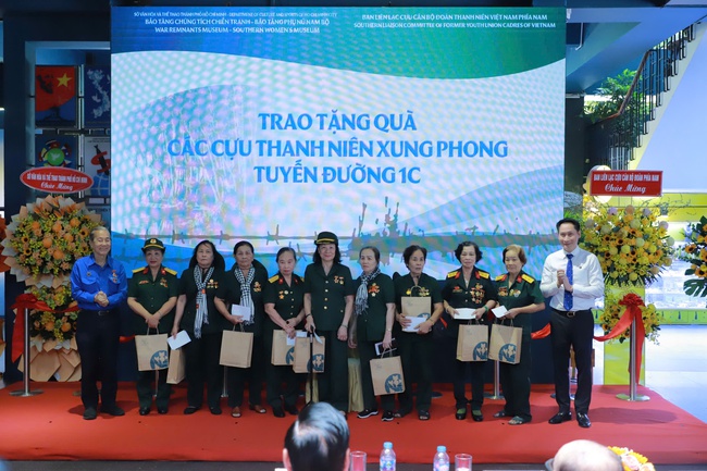 Khai mạc triển lãm trưng bày chuyên đề “Thời thanh xuân trên tuyến đường 1C huyền thoại” - Ảnh 11.