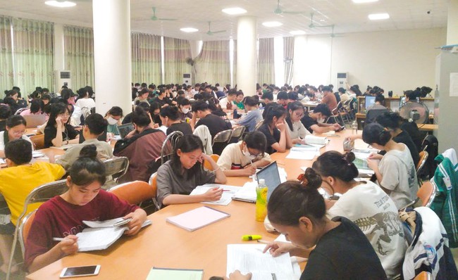 Hà Tĩnh nâng cao chất lượng hoạt động thư viện, bảo đảm quyền tiếp cận tri thức của người dân - Ảnh 1. Hà Tĩnh nâng cao chất lượng hoạt động thư viện, bảo đảm quyền tiếp cận tri thức của người dân - Ảnh 1.