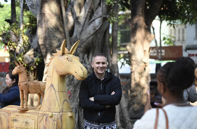 “Ngựa về phố”: sắc xuân Bính Ngọ trong không gian Văn Miếu – Quốc Tử Giám - Ảnh 11. “Ngựa về phố”: sắc xuân Bính Ngọ trong không gian Văn Miếu – Quốc Tử Giám - Ảnh 11.