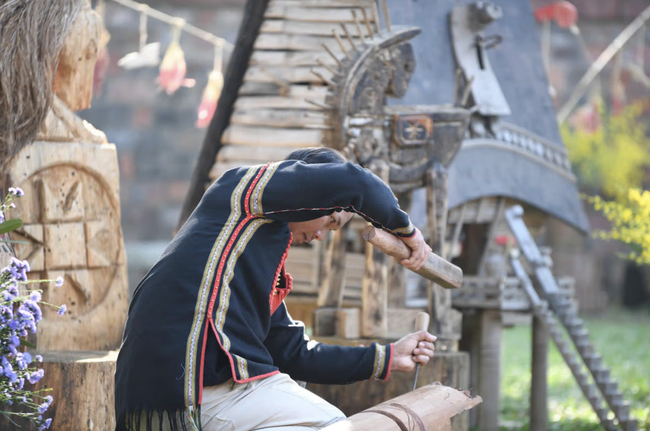 “Ngựa về phố”: sắc xuân Bính Ngọ trong không gian Văn Miếu – Quốc Tử Giám - Ảnh 3. “Ngựa về phố”: sắc xuân Bính Ngọ trong không gian Văn Miếu – Quốc Tử Giám - Ảnh 3.