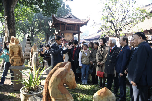 “Ngựa về phố”: sắc xuân Bính Ngọ trong không gian Văn Miếu – Quốc Tử Giám - Ảnh 2. “Ngựa về phố”: sắc xuân Bính Ngọ trong không gian Văn Miếu – Quốc Tử Giám - Ảnh 2.