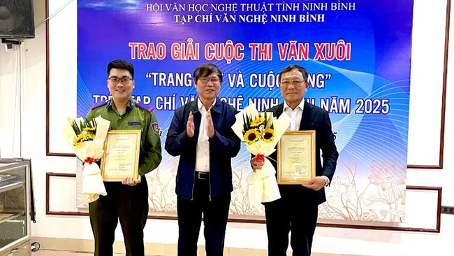 Ninh Bình: Đẩy mạnh công tác tuyên truyền, quán triệt, nâng cao nhận thức về vị trí, vai trò của văn học, nghệ thuật - Ảnh 1. Ninh Bình: Đẩy mạnh công tác tuyên truyền, quán triệt, nâng cao nhận thức về vị trí, vai trò của văn học, nghệ thuật - Ảnh 1.