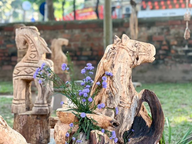 “Ngựa về phố”: sắc xuân Bính Ngọ trong không gian Văn Miếu – Quốc Tử Giám - Ảnh 8. “Ngựa về phố”: sắc xuân Bính Ngọ trong không gian Văn Miếu – Quốc Tử Giám - Ảnh 8.