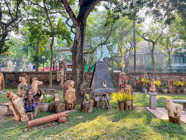 “Ngựa về phố”: sắc xuân Bính Ngọ trong không gian Văn Miếu – Quốc Tử Giám - Ảnh 9. “Ngựa về phố”: sắc xuân Bính Ngọ trong không gian Văn Miếu – Quốc Tử Giám - Ảnh 9.