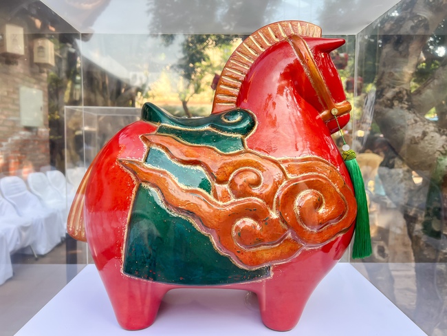 “Ngựa về phố”: sắc xuân Bính Ngọ trong không gian Văn Miếu – Quốc Tử Giám - Ảnh 7. “Ngựa về phố”: sắc xuân Bính Ngọ trong không gian Văn Miếu – Quốc Tử Giám - Ảnh 7.