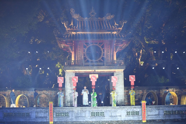 Tôn vinh truyền thống hiếu học qua chương trình nghệ thuật tại Văn Miếu – Quốc Tử Giám - Ảnh 2. Tôn vinh truyền thống hiếu học qua chương trình nghệ thuật tại Văn Miếu – Quốc Tử Giám - Ảnh 2.