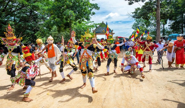 Tây Ninh chú trọng xây dựng môi trường văn hóa lành mạnh, tạo nền tảng phát triển bền vững - Ảnh 1.