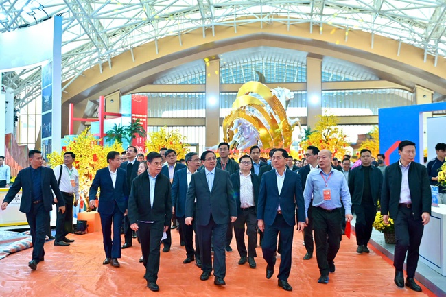 Thủ tướng dự tổng duyệt Lễ khai mạc Hội chợ Mùa Xuân 2026 - Ảnh 1. Thủ tướng dự tổng duyệt Lễ khai mạc Hội chợ Mùa Xuân 2026 - Ảnh 1.