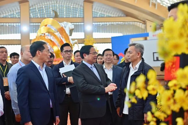 Thủ tướng dự tổng duyệt Lễ khai mạc Hội chợ Mùa Xuân 2026 - Ảnh 2. Thủ tướng dự tổng duyệt Lễ khai mạc Hội chợ Mùa Xuân 2026 - Ảnh 2.