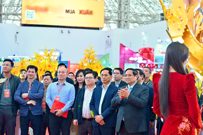 Thủ tướng dự tổng duyệt Lễ khai mạc Hội chợ Mùa Xuân 2026 - Ảnh 4. Thủ tướng dự tổng duyệt Lễ khai mạc Hội chợ Mùa Xuân 2026 - Ảnh 4.