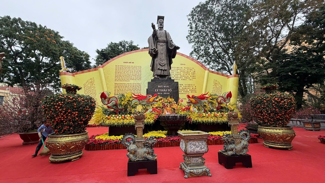 Sun Group dành tặng Hà Nội không gian hoa xuân rực rỡ tại khu vực tượng đài Lý Thái Tổ - Ảnh 4.