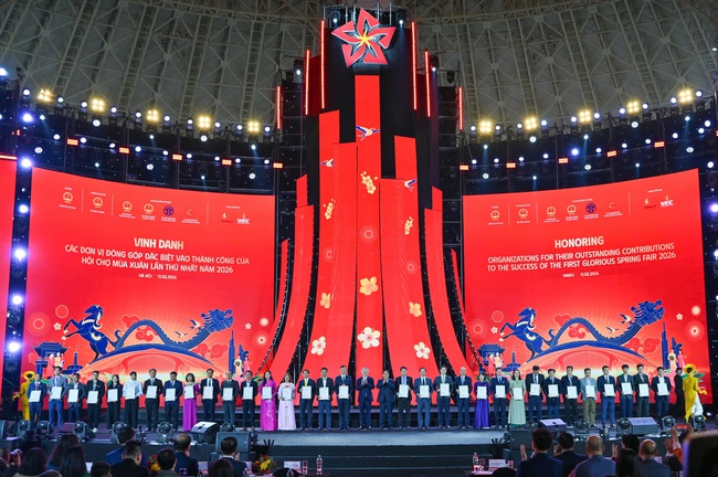 Ảnh: Thủ tướng Phạm Minh Chính dự lễ bế mạc Hội chợ mùa Xuân lần thứ nhất năm 2026 - Ảnh 9. Ảnh: Thủ tướng Phạm Minh Chính dự lễ bế mạc Hội chợ mùa Xuân lần thứ nhất năm 2026 - Ảnh 9.