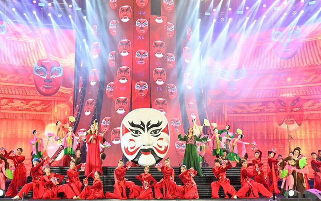 Phó Thủ tướng Bùi Thanh Sơn dự tổng duyệt Lễ bế mạc Hội chợ Mùa Xuân 2026 - Ảnh 3. Phó Thủ tướng Bùi Thanh Sơn dự tổng duyệt Lễ bế mạc Hội chợ Mùa Xuân 2026 - Ảnh 3.