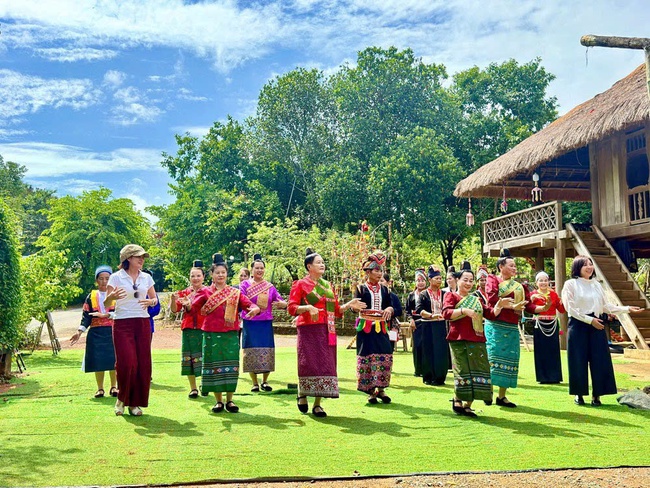 "Sắc xuân" trọn vẹn giữa lòng Hà Nội - Ảnh 5. "Sắc xuân" trọn vẹn giữa lòng Hà Nội - Ảnh 5.