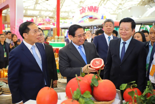 Thủ tướng Chính phủ Phạm Minh Chính tham quan các gian hàng tại Hội chợ Mùa Xuân 2026 - Ảnh 11. Thủ tướng Chính phủ Phạm Minh Chính tham quan các gian hàng tại Hội chợ Mùa Xuân 2026 - Ảnh 11.