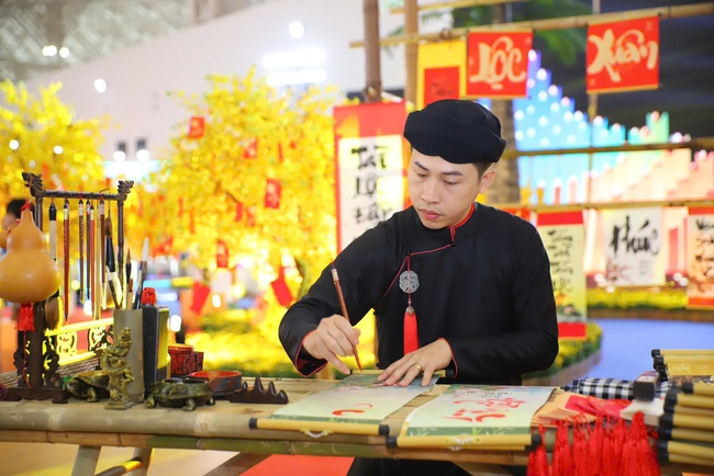 Thủ tướng dự Lễ khai mạc Hội chợ Mùa Xuân lần thứ nhất năm 2026 - Ảnh 11. Thủ tướng dự Lễ khai mạc Hội chợ Mùa Xuân lần thứ nhất năm 2026 - Ảnh 11.