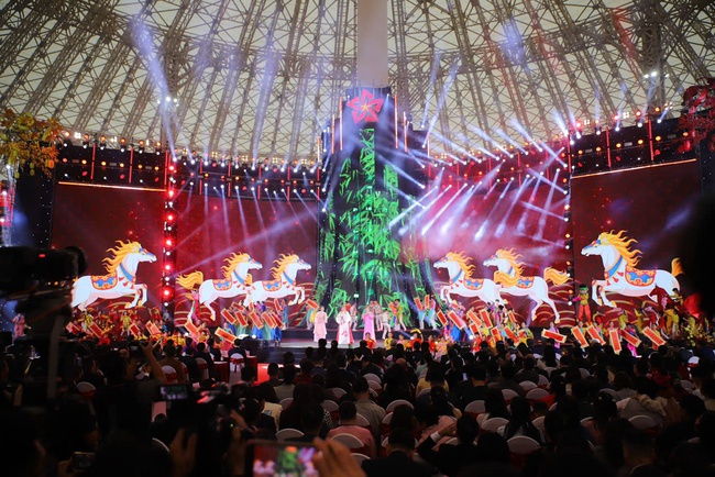 Thủ tướng dự Lễ khai mạc Hội chợ Mùa Xuân lần thứ nhất năm 2026 - Ảnh 5. Thủ tướng dự Lễ khai mạc Hội chợ Mùa Xuân lần thứ nhất năm 2026 - Ảnh 5.