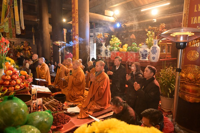 Sa Pa: Hàng nghìn du khách hào hứng "Mở cổng trời", trẩy hội Bản Mây tại Fansipan - Ảnh 4. Sa Pa: Hàng nghìn du khách hào hứng "Mở cổng trời", trẩy hội Bản Mây tại Fansipan - Ảnh 4.