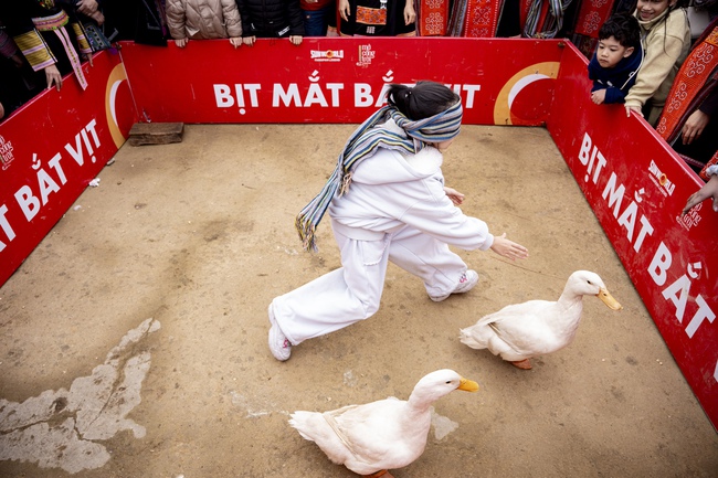 Sa Pa: Hàng nghìn du khách hào hứng "Mở cổng trời", trẩy hội Bản Mây tại Fansipan - Ảnh 7. Sa Pa: Hàng nghìn du khách hào hứng "Mở cổng trời", trẩy hội Bản Mây tại Fansipan - Ảnh 7.